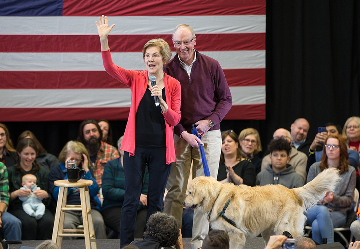 Фото №1 - Во время выступления американского сенатора ее собака украла буррито и внимание зрителей (видео)