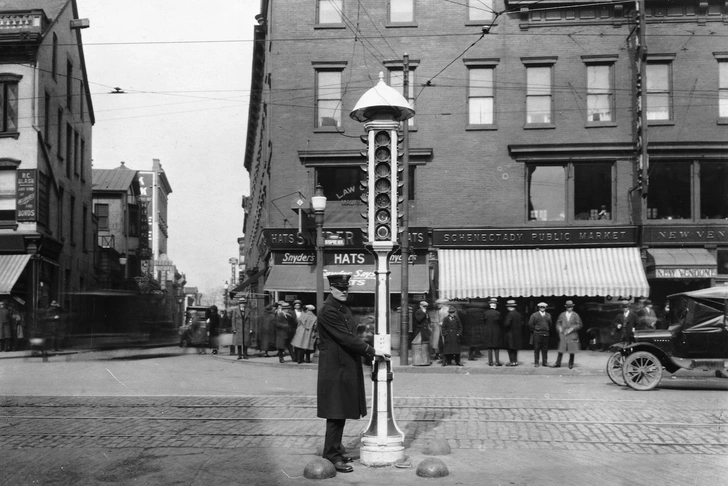 Оператор светофора, Скенектади, 1924 год | Источник: Getty Images