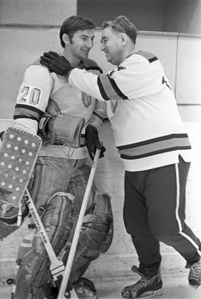 Даже с лучшими игроками тренер обходился строго, но воспитанники знали, что это приблизит их к результату