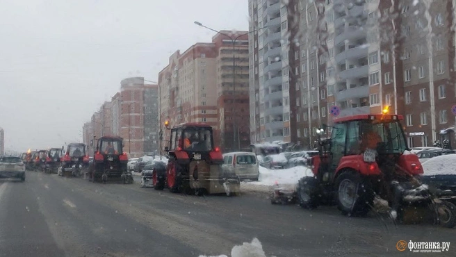 Снегоуборочная техника на Богатырском проспекте | Источник: читательница «Фонтанки» Светлана
