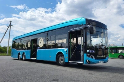 Челябинск тестирует вместительный трехосный автобус