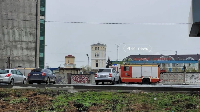 В Екатеринбурге загорелась «Призма». Кто устроил пожар — онлайн | Источник: читатель Е1.RU