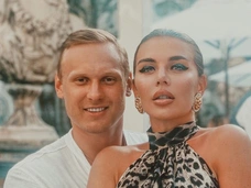 Седокова умиляется, что муж слушал ее песни в детстве, а Боня делает операцию: соцсети звезд