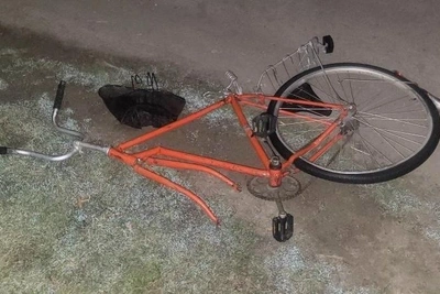 Квадроциклист без прав насмерть сбил велосипедиста в Курганской области