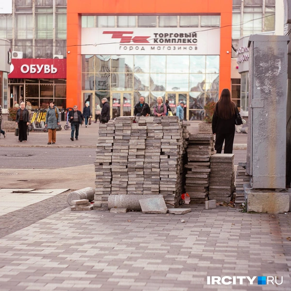 Раньше она доходила до пешеходного перехода, но сейчас там уложили асфальт | Источник: Даниил Конин / «ИрСити»
