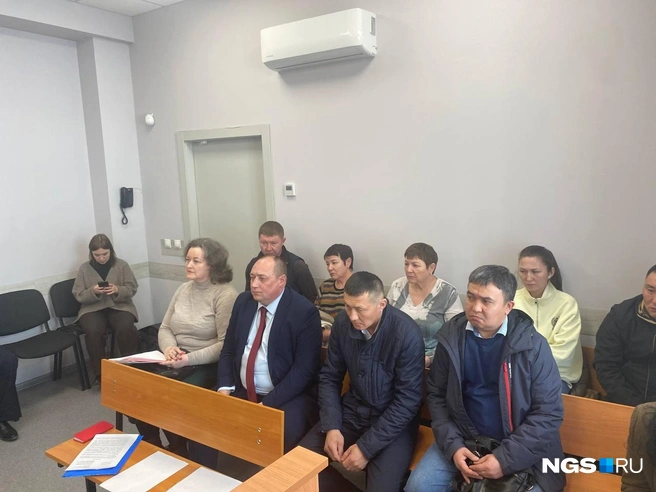 Родственники погибших пришли на первое заседание | Источник: Эмиль Фукс / NGS.RU