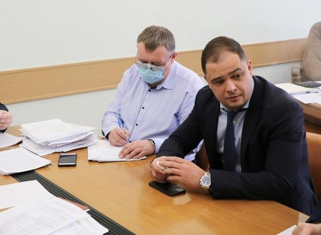 Бурмистров предложил лишать премий за плохую уборку снега в городе | ya62.ru