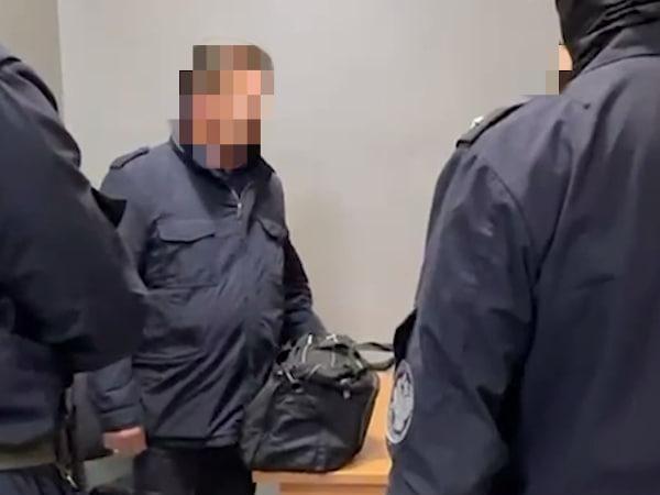 Давал деньги за покровительство. Стало известно, кто сдал силовикам бывшего топ-чиновника из Екатер…