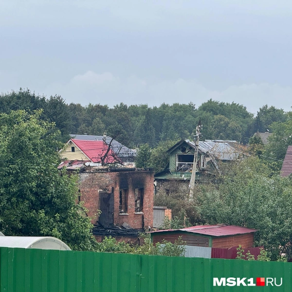 Даже спустя часы в поселке удушливо пахло гарью | Источник: MSK1.RU