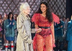 Все подробности большого скандала, который происходит в бренде Vivienne Westwood