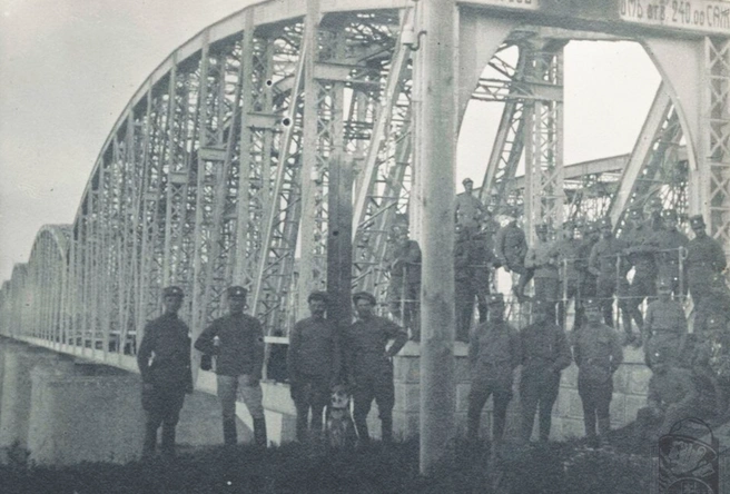 В той же Юрге около 1918–1919 годов построили два крупных железнодорожных моста через Томь | Источник: pastvu.com