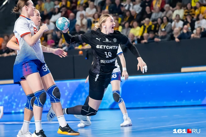 Первую половину встречи ростовчанки выиграли со счетом 19:12 | Источник: Евгений Вдовин / 161.RU
