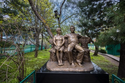 Бронзовый памятник любви Астафьева: история одного визита