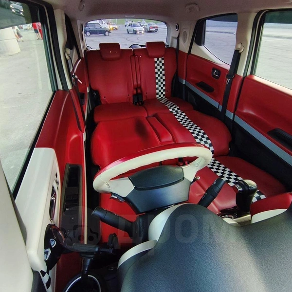 Фишка Honda N-BOX Slash&nbsp;— стилизованное оформление салона | Источник: Drom.ru