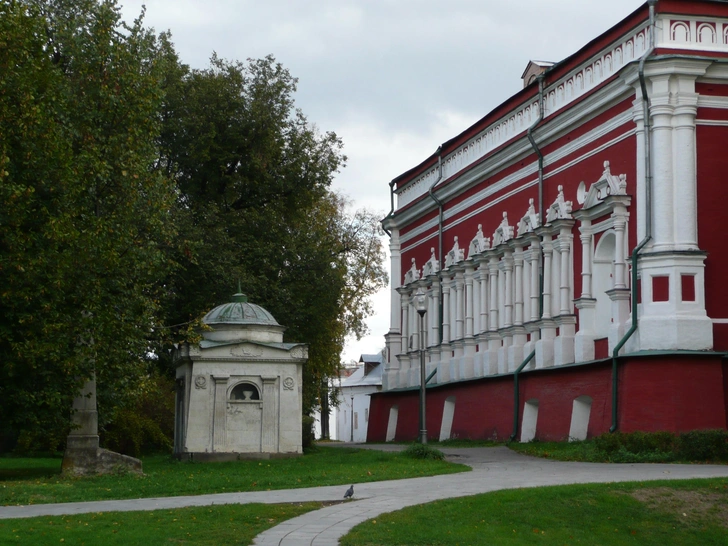 Мавзолей Волконского в Новодевичьем монастыре. | Источник: wikipedia.org