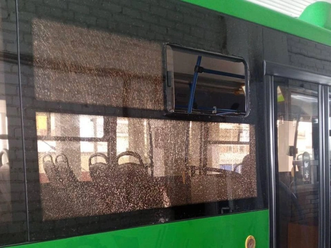 В автобусах выбиты окна и двери | Источник: chelyabinskbus / t.me