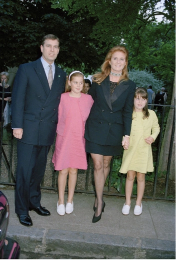 Йоркские на вечеринке в саду - уже после развода, июнь 1999