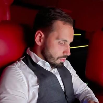 «Он виноват, что Ксения богатая? Ей олигарха надо было найти?»: в Сети защищают оскорбленного Николая Сердюкова