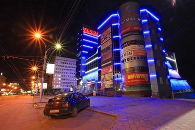 У ТЦ «Европа» разрушается тротуар: режим повышенной готовности