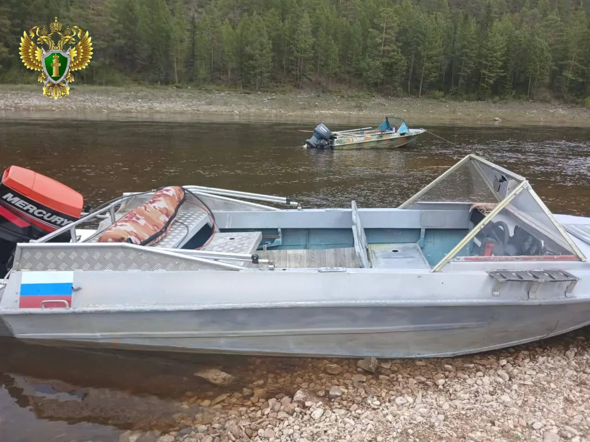 Забрали лодку и мотор: в Якутии суд наказал мужчину за перегруженную лодку