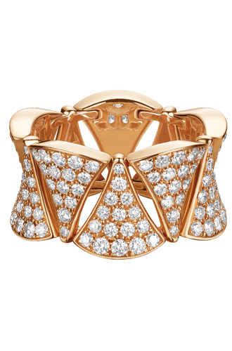 Кольцо из коллекции Serpenti: розовое золото, бриллиантовое паве.