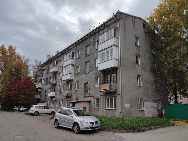 Крышу четырехэтажки по Дмитрия Донского 20/1 ремонтировали около полутора лет | Источник: Илья Калинин