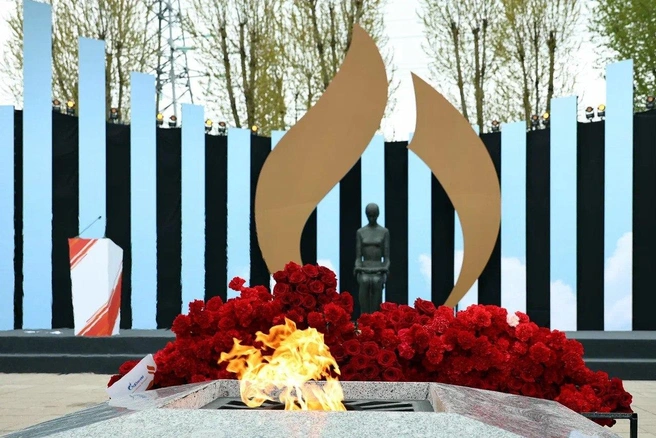 В Петербурге зажгли Вечный огонь на реконструированном мемориале «Журавли» | Источник: ООО «Газпром межрегионгаз»
