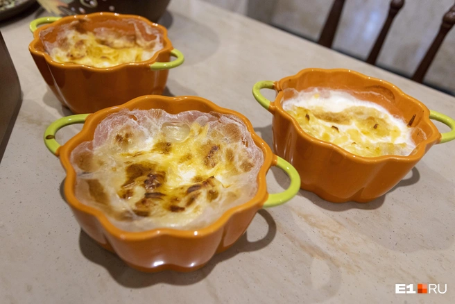 Жюльен можно приготовить даже в сковороде | Источник: Владислав Лоншаков / E1.RU