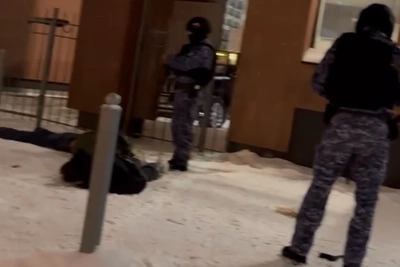 Police Detain Men with Rifle for Scaring Passersby