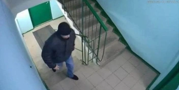 Эксгибиционист из подъезда | Источник: Оренбург Инцидент / T.me