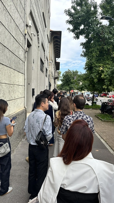 Все эти люди выстроились на кастинг. В кадр попала малая часть очереди | Источник: из архива Евгении Бычковой