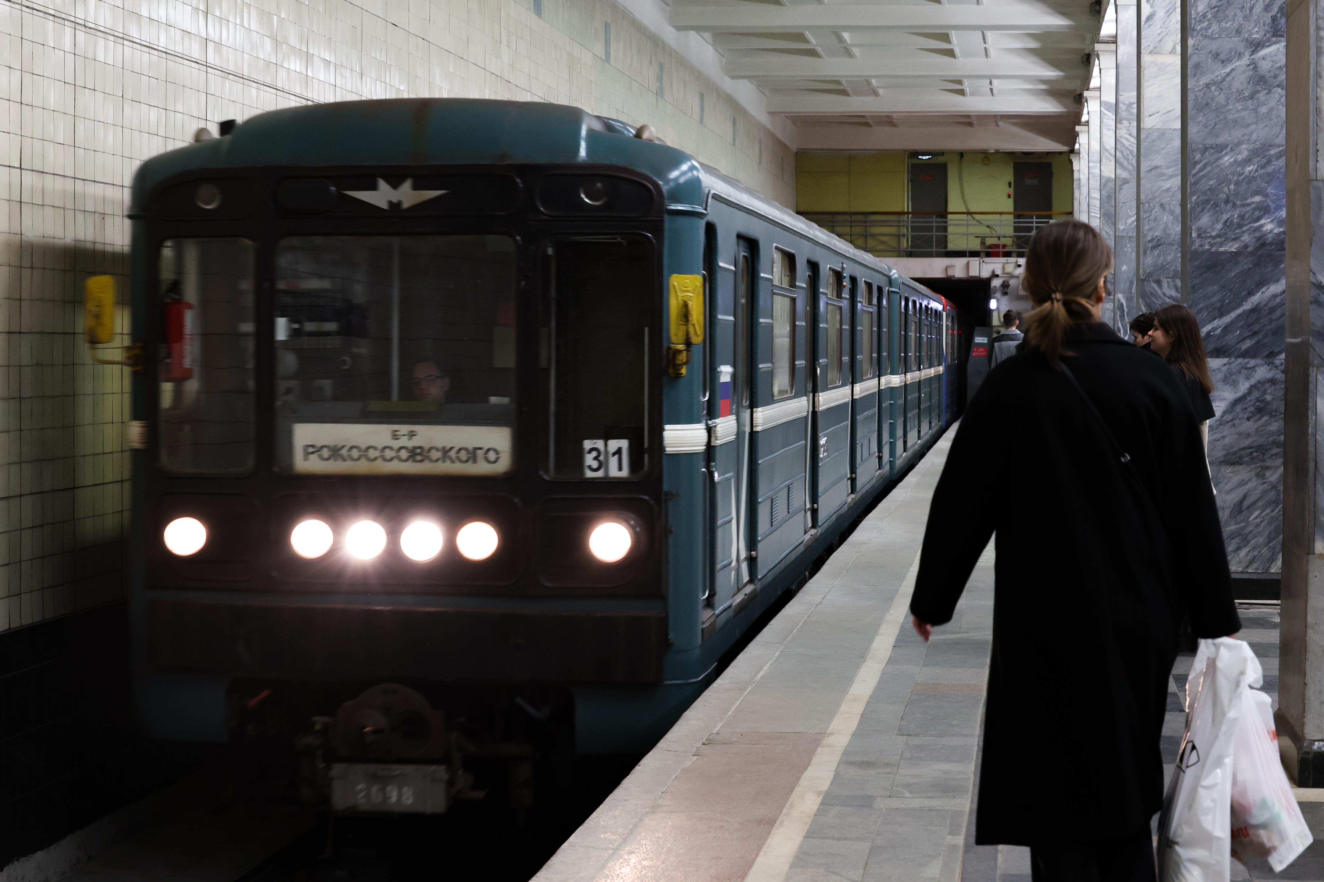 «Зоопарк» на Сокольнической придется потерпеть: менять старые поезда начнут не раньше 2031 года