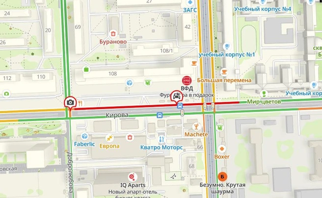 На месте аварии собралась небольшая пробка | Источник: 2ГИС