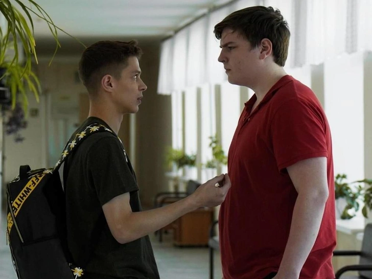 В основу сюжета сериала «Новенькие» легли реальные истории подросткового буллинга, но все персонажи и сюжет вымышленные. | Источник: Кадр из сериала «Новенькие»