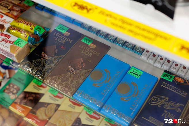 Владелица торговой точки возит сюда продукты из Казахстана | Источник: Ирина Шарова / 72.RU