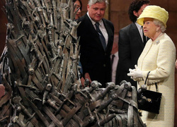 Елизавета II заинтересовалась Железным троном