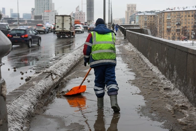 В Туле прочищают ливневки из-за подтоплений дорог