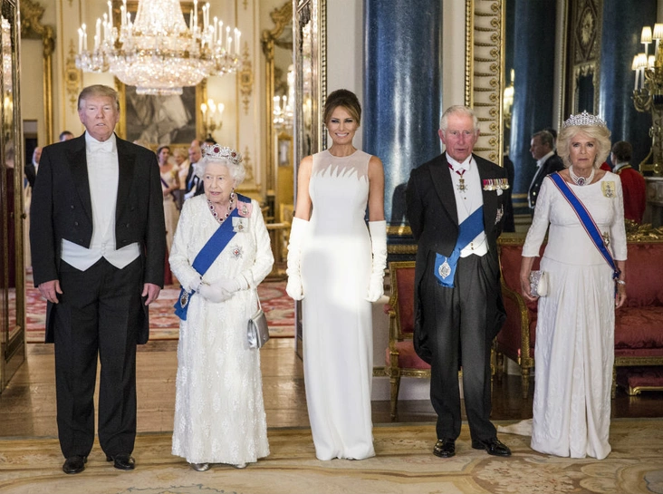 Королева, принц Чарльз и герцогиня Камилла принимают чету Трампов на государственном банкете в Букингемском дворце, 3 июня 2019