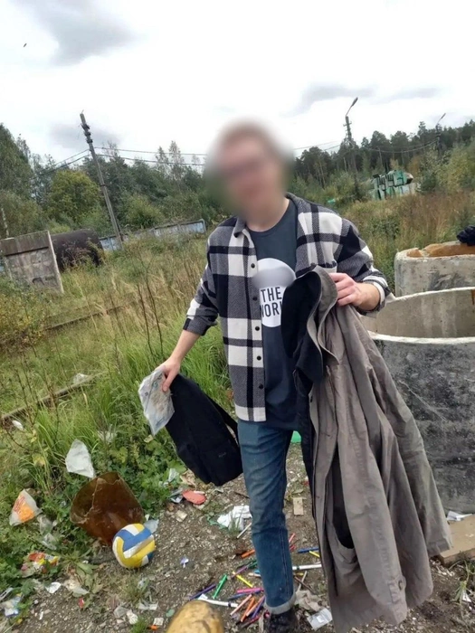 Удачливый петербуржец с найденным рюкзаком и документами | Источник: «Невский экологический оператор»