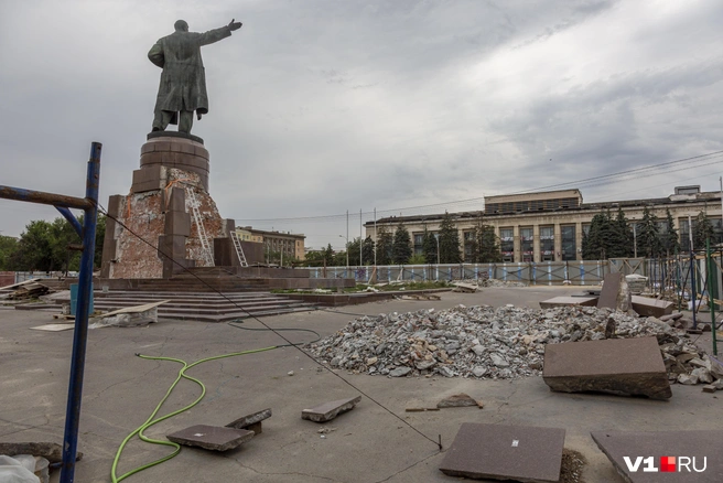Куча цементного боя, скорее всего, будет утилизирована | Источник: Константин Завриков / V1.RU