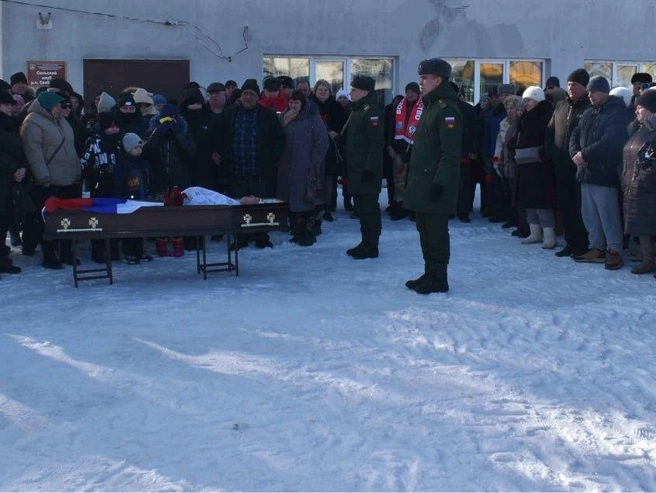 Похороны погибшего в СВО жителя Базарно-Карабулакского района Алексея Панкова | Источник: «Вестник района» / Telegram