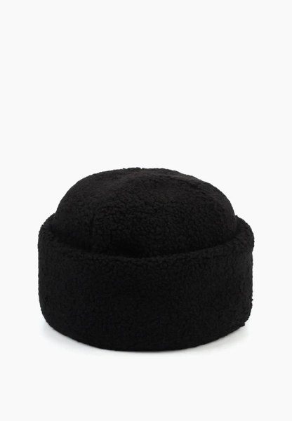 Шапки, береты и кепки: самые модные головные уборы зимы 2025/26 Шапки, береты и кепки: самые модные головные уборы зимы 2025/26