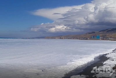 Сахалинское море стало пенным облаком