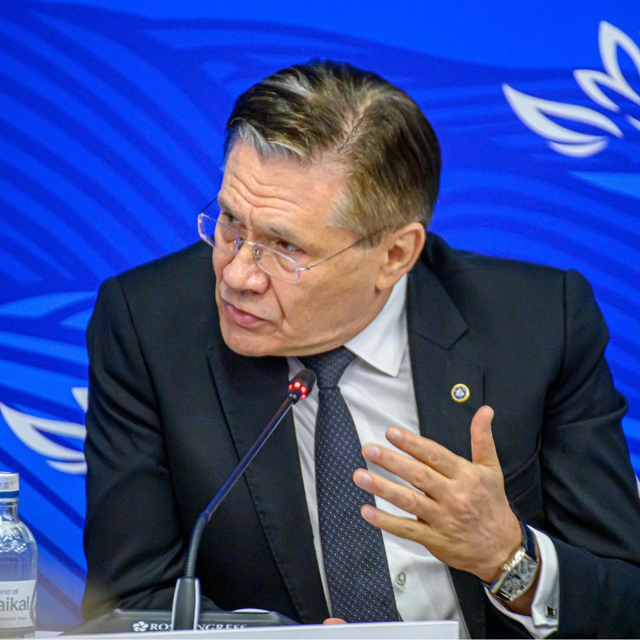 <p>Алексей Лихачев</p>