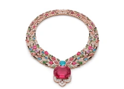 В колье миллионеров Bvlgari Celestial Mosaic инкрустирована самая дорогая шпинель в мире из Таджикистана