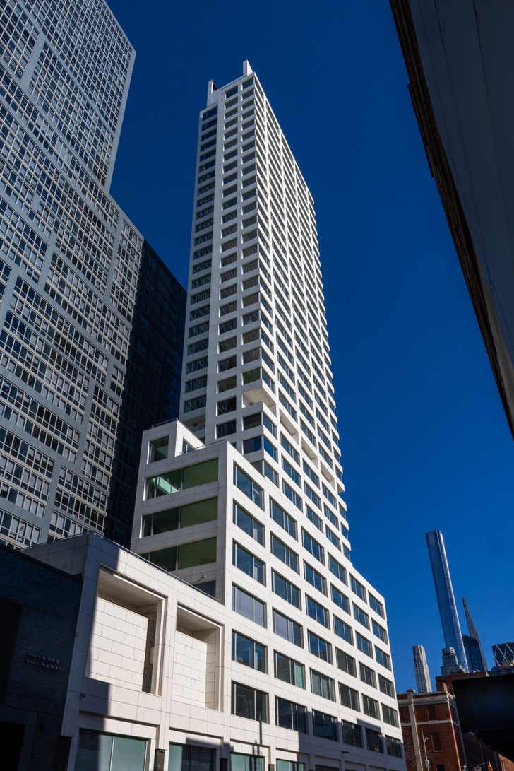 Плоский небоскреб по проекту Алваро Сизы в Нью-Йорке