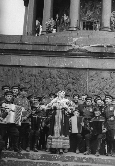 Источник: Государственное бюджетное учреждение культуры и дополнительного образования города Москвы «Мультимедийный комплекс актуальных искусств» /  Goskatalog.ru