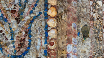 В Риме нашли исключительную мозаику из морских раковин и мрамора: только посмотрите, как она роскошна
