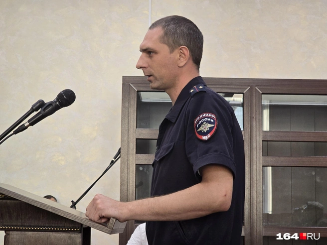 Полицейский Дмитрий Кукринов предоставляет по запросу следствия видео с камер, фиксирующих правонарушения | Источник: Семен Коротов-Майбах / 164.RU