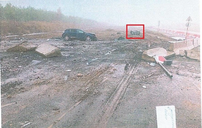Сразу несколько автомобилей влетели в плохо заметные бетонные конструкции на трассе М-7. Volkswagen Amarok выделен красной рамкой | Источник: Из материалов дела